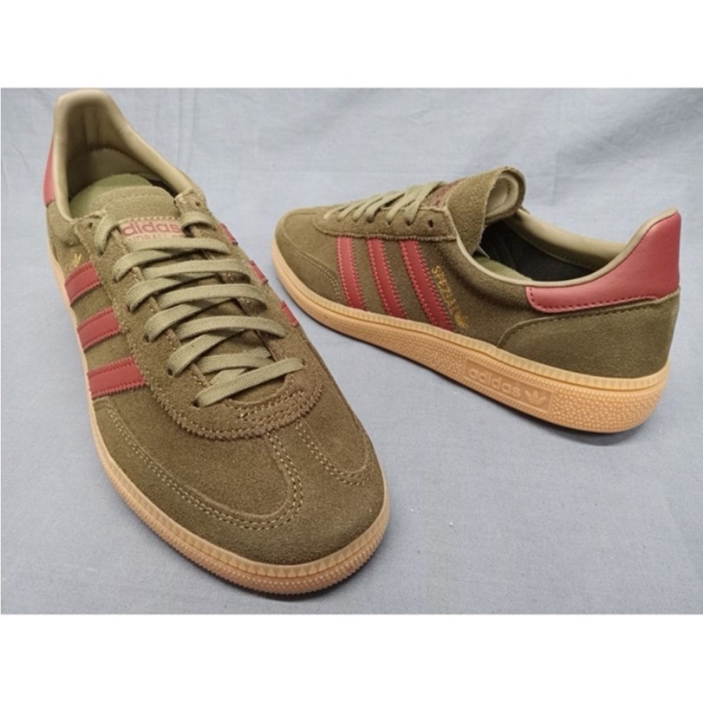 Adidas spezial handball sneakers
Big kids-5.5 Men-5.5 Woman’s 6.5